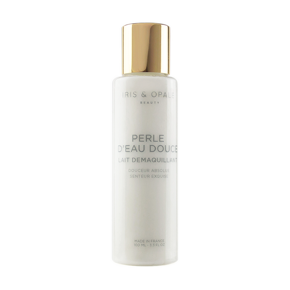 Perle d'eau sur fond blanc-0